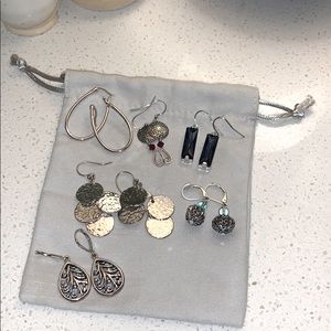 SILVER TONE EARRING SET